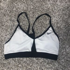 nike light support bra